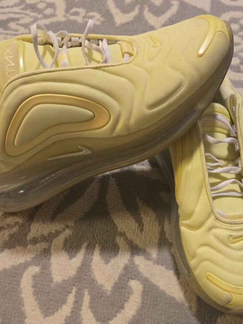 Nike Air Max 720 Size 9